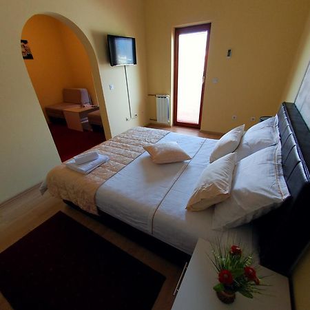 Hotel Arizona Sarajevo Lukavica Bagian luar foto