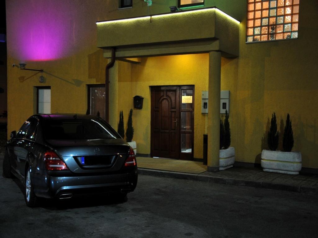 Hotel Arizona Sarajevo Lukavica Bagian luar foto