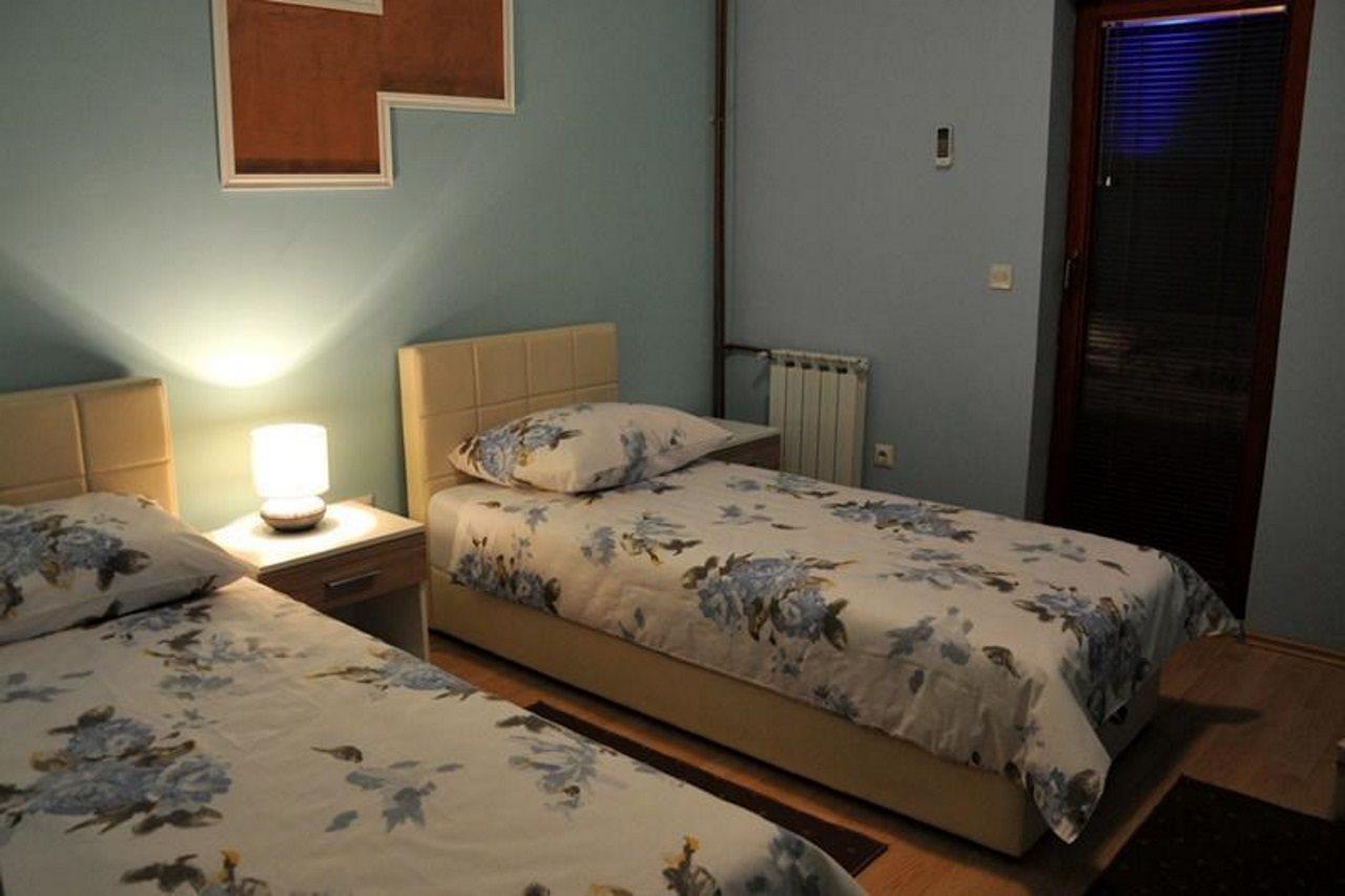 Hotel Arizona Sarajevo Lukavica Bagian luar foto