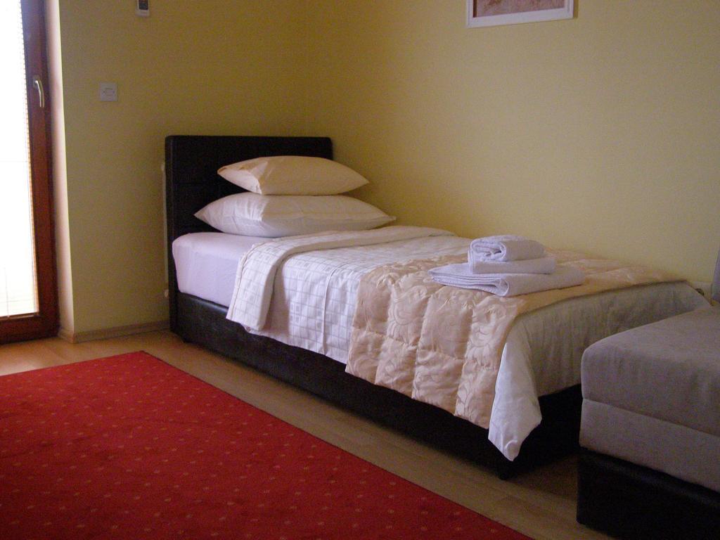 Hotel Arizona Sarajevo Lukavica Bagian luar foto