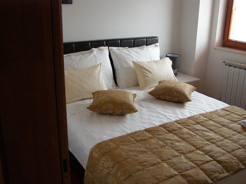 Hotel Arizona Sarajevo Lukavica Bagian luar foto