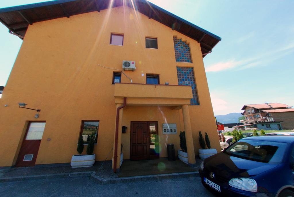 Hotel Arizona Sarajevo Lukavica Bagian luar foto