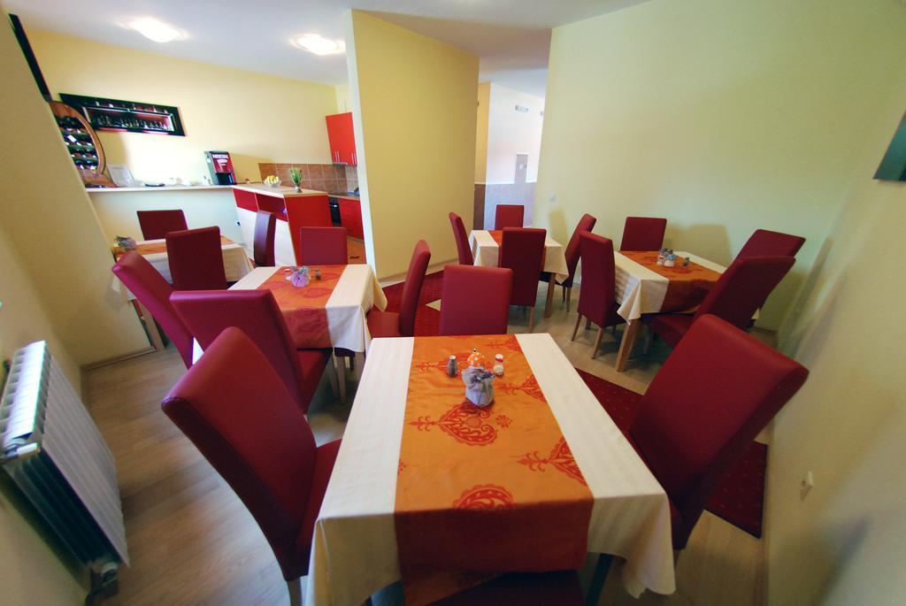 Hotel Arizona Sarajevo Lukavica Bagian luar foto