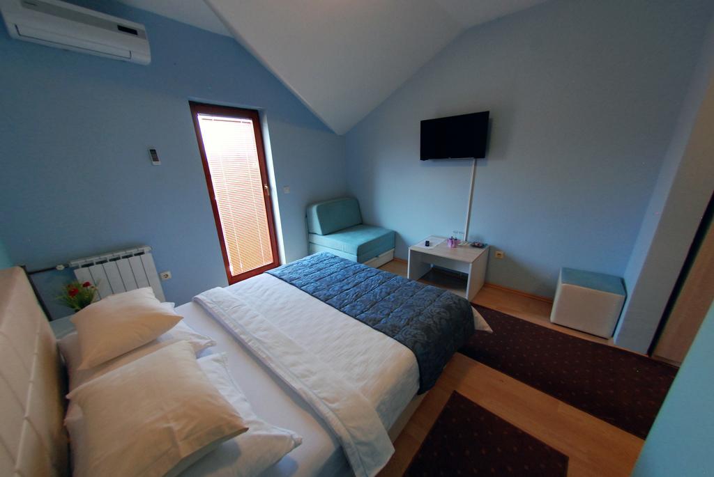Hotel Arizona Sarajevo Lukavica Bagian luar foto
