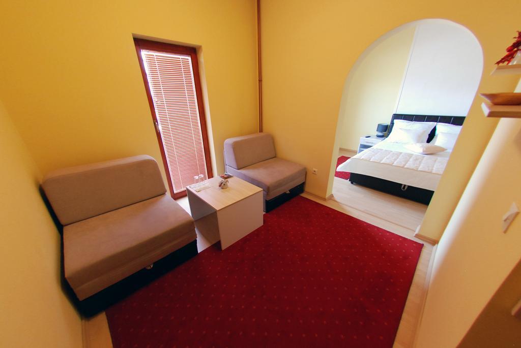Hotel Arizona Sarajevo Lukavica Bagian luar foto