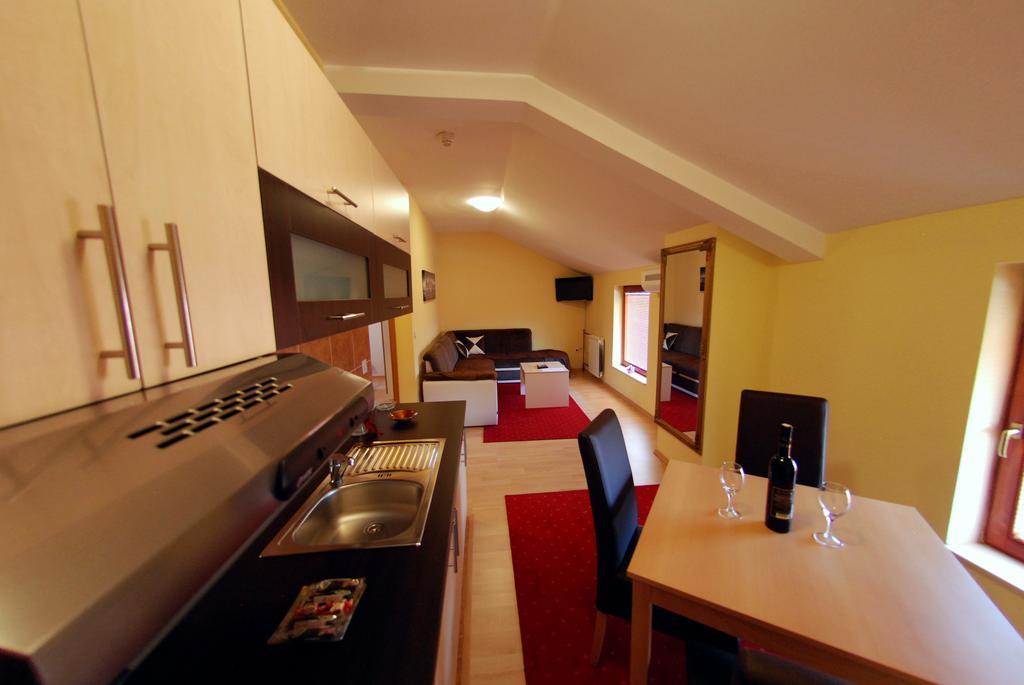 Hotel Arizona Sarajevo Lukavica Bagian luar foto