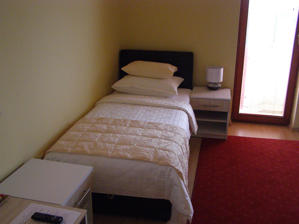 Hotel Arizona Sarajevo Lukavica Bagian luar foto